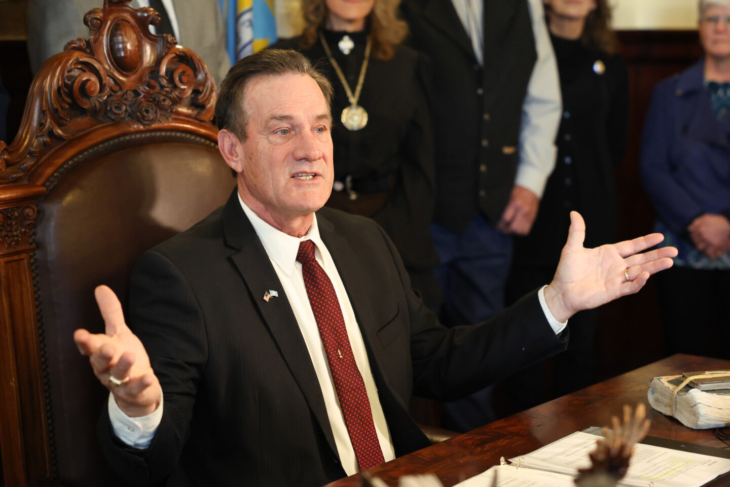 PHOTOS: Larry Rhoden sworn in as new South Dakota governor - Mitchell ...