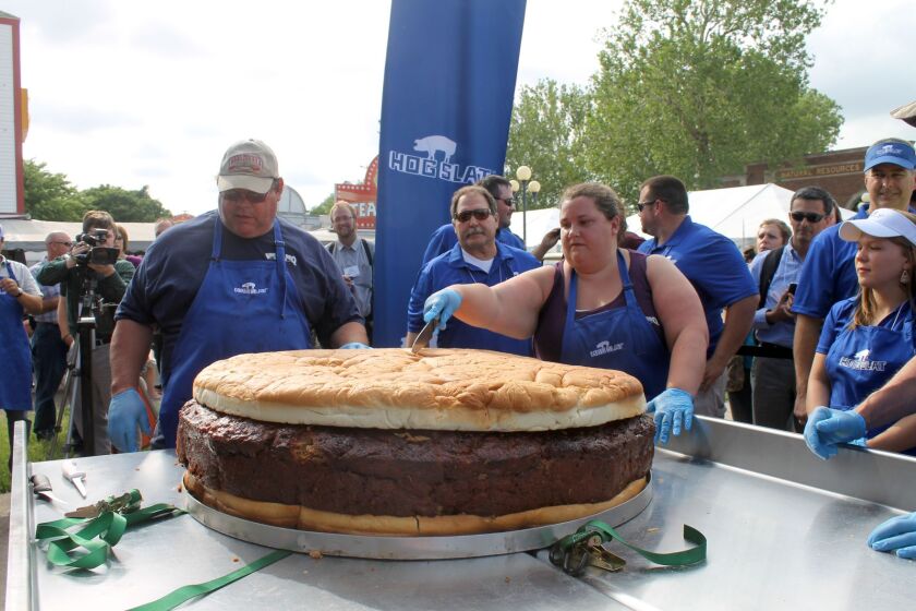 The World S Biggest Burger Feeds Children At Youth Emergency Services And Shelter Post Bulletin Rochester Minnesota News Weather Sports The World S Biggest Burger Feeds Children At Youth Emergency Services And Shelter Post Bulletin Rochester Minnesota News Weather Sports
