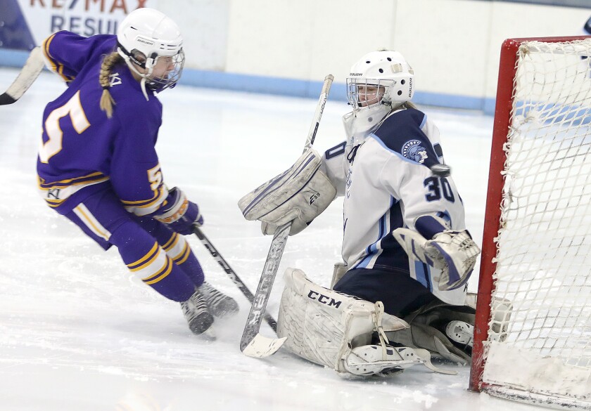 011422.s.st.SuperiorGirlsHockey1.jpg
