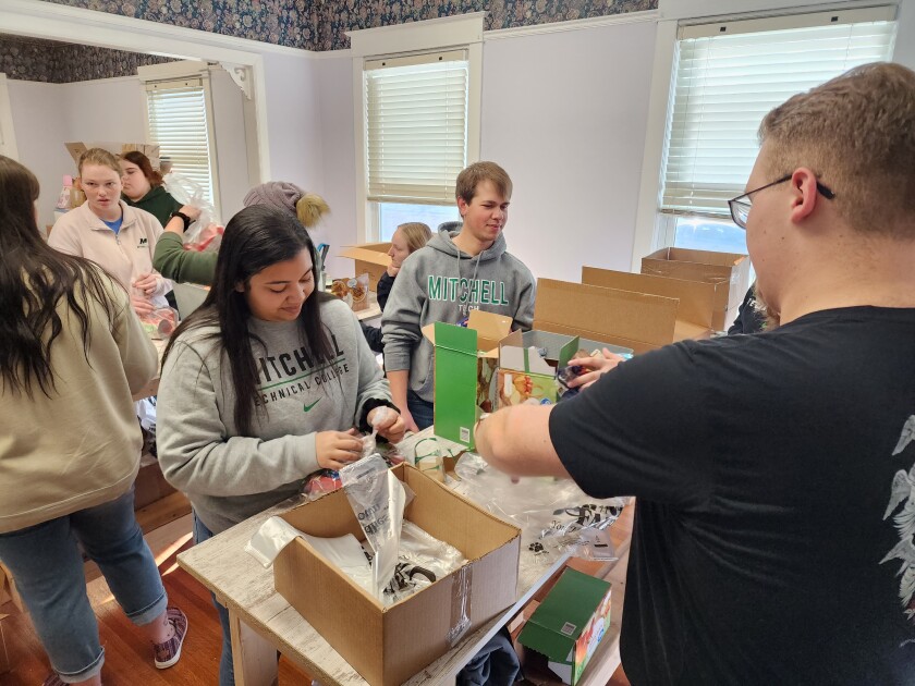 Mitchell Tech students deliver big for Mitchell Weekend Snack Pack ...