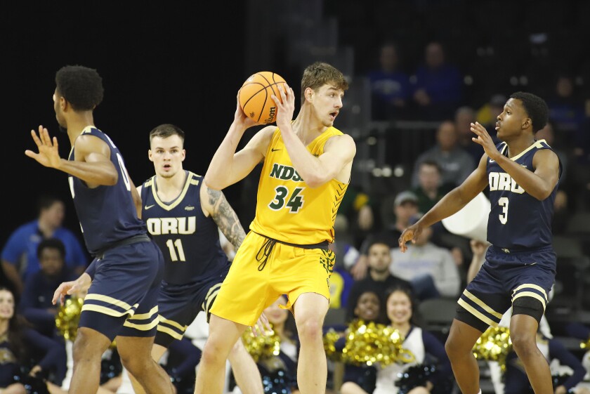 2022 Summit League Basketball TournamentRockyKreuserSemifinals.jpg