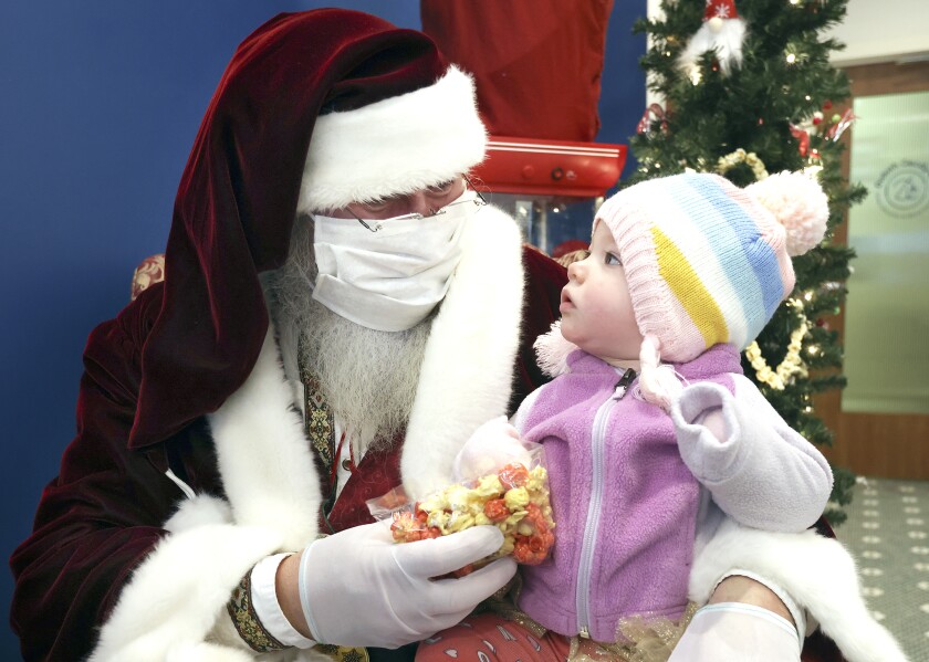122621.N.DNT.SantaCandyC2.jpg