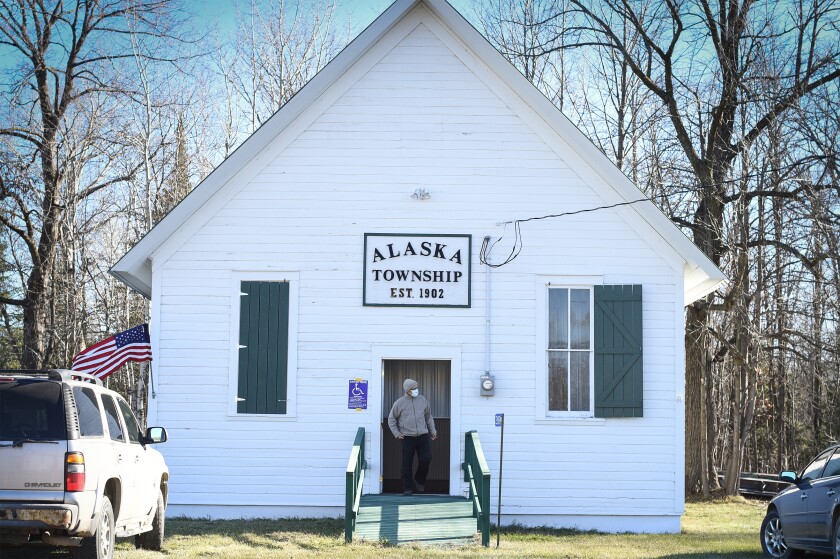 110420.N.BP.VOTING7 Gandsey.jpg