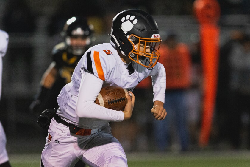 10-14-22PrepFootballHuronvsMHS-16.jpg