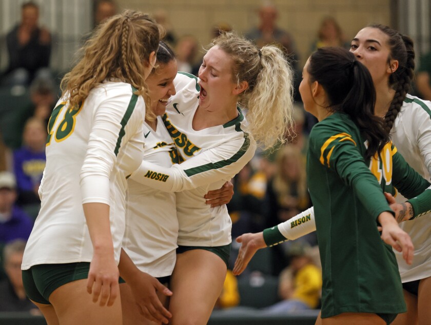 110222.S.FF.NDSUvolleyball