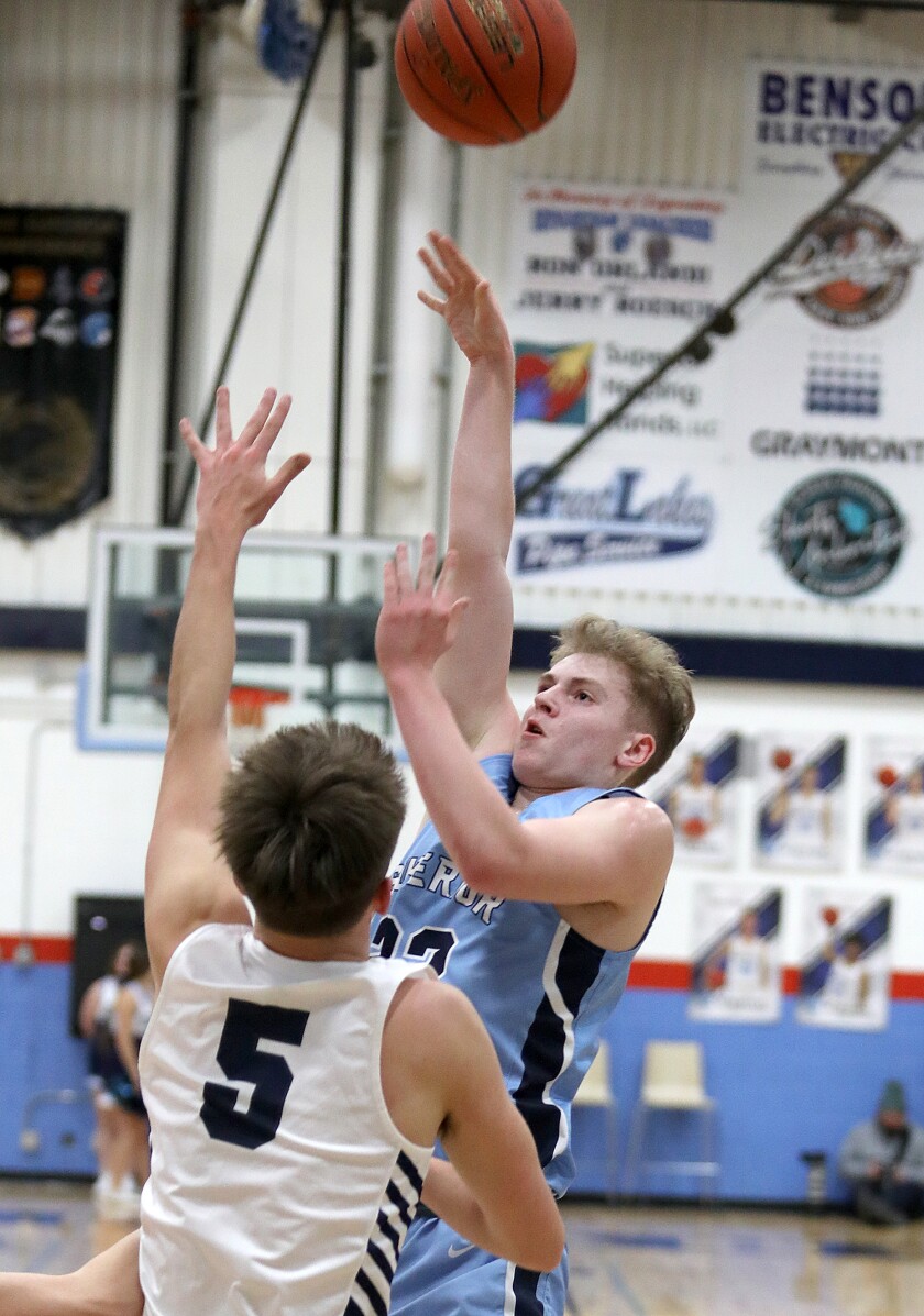 Superior’s Evan Bennett (22) shoots over Hibbing’s Dane Mammenga (5)