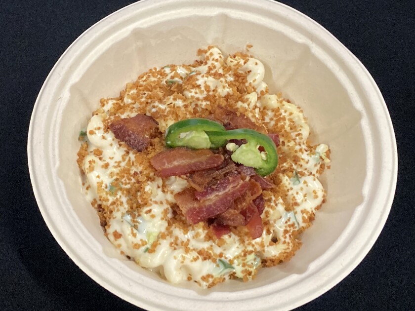 Macaroni and cheese with jalapeno and bacon served in a bowl.