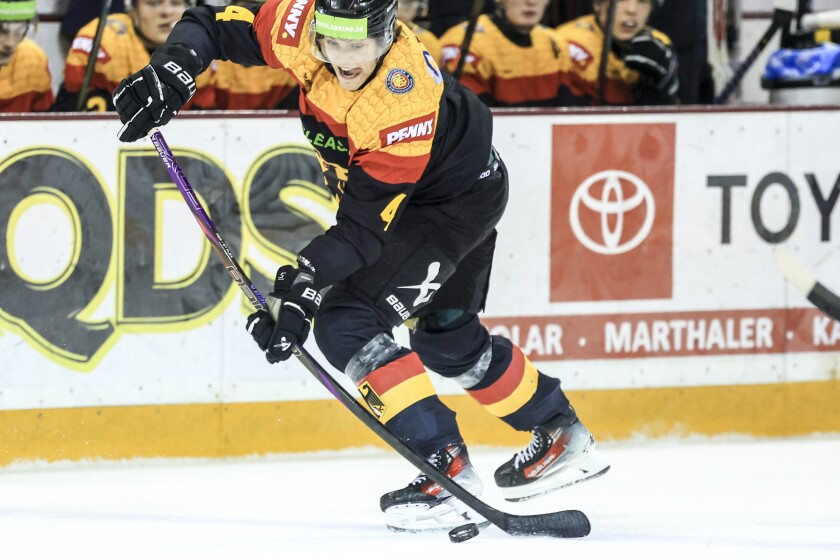 men play ice hockey