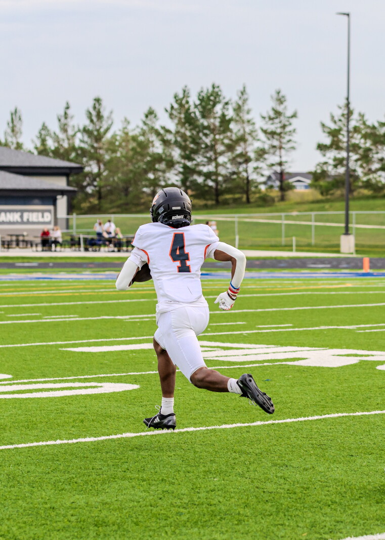 Coyotes fall to Sentinels, 35-20