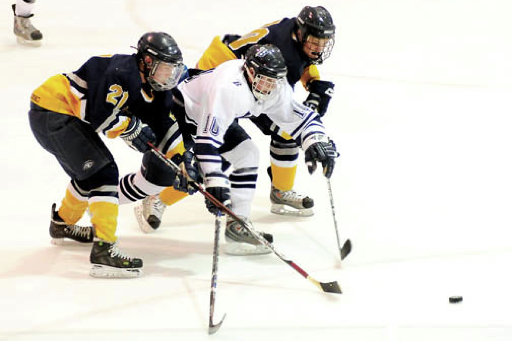 Bemidji High School boys hockey No. 5 Hermantown holds off Jacks for 5