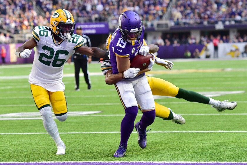 thielenvikings112221.jpg