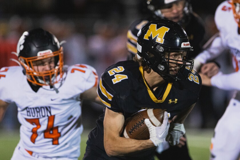 10-14-22PrepFootballHuronvsMHS-27.jpg