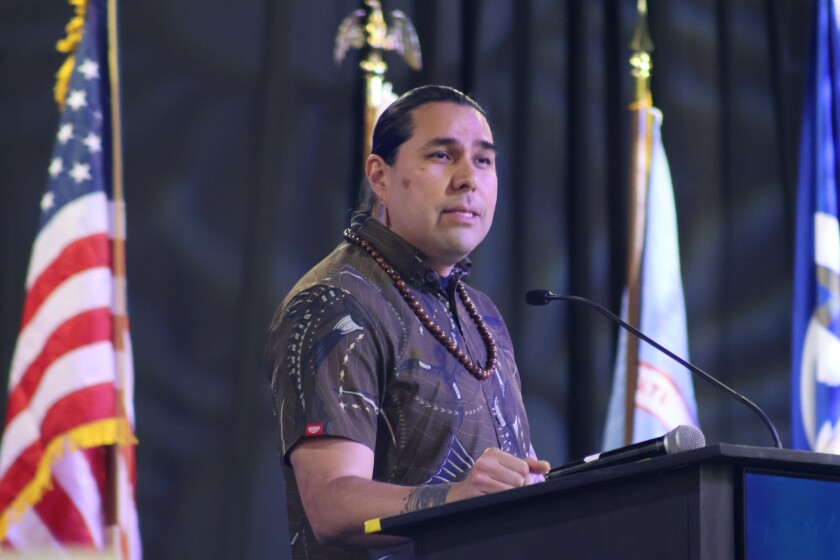 Pemotongan pendanaan perguruan tinggi suku merupakan ancaman bagi budaya belajar, penentuan nasib sendiri, lulusan mengatakan