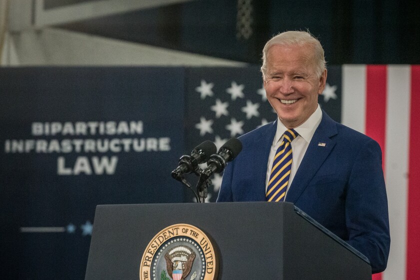 113021-BIDEN-VISIT-DAKOTA-COUNTY-02866.jpg