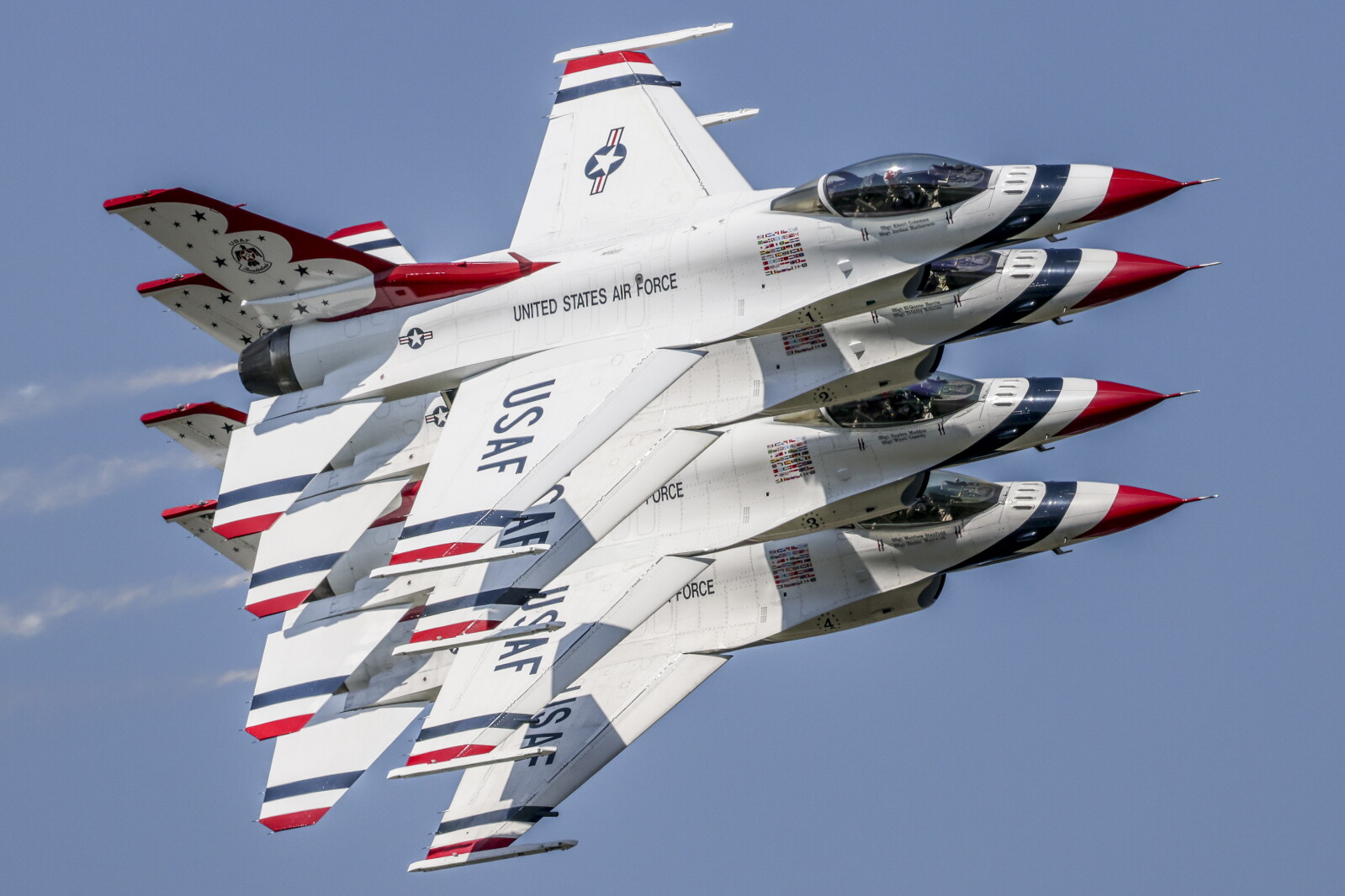Photos and video: Pilots impress crowd at Duluth Airshow