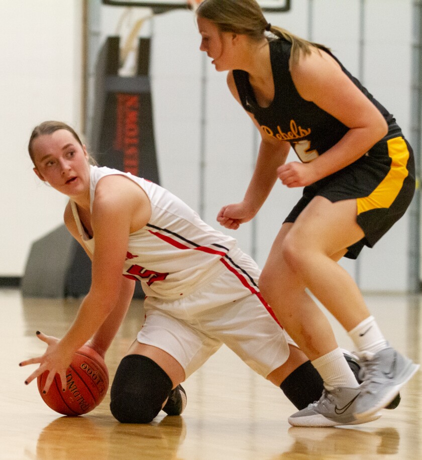 Ryleigh Martin loose ball.jpg