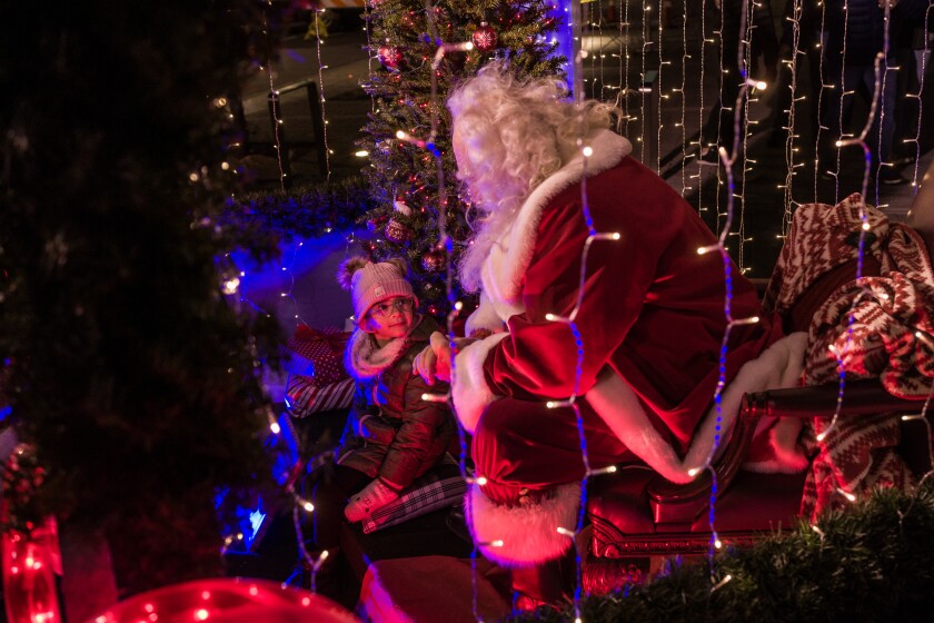 112621-HERE-COMES-SANTA-2614.jpg