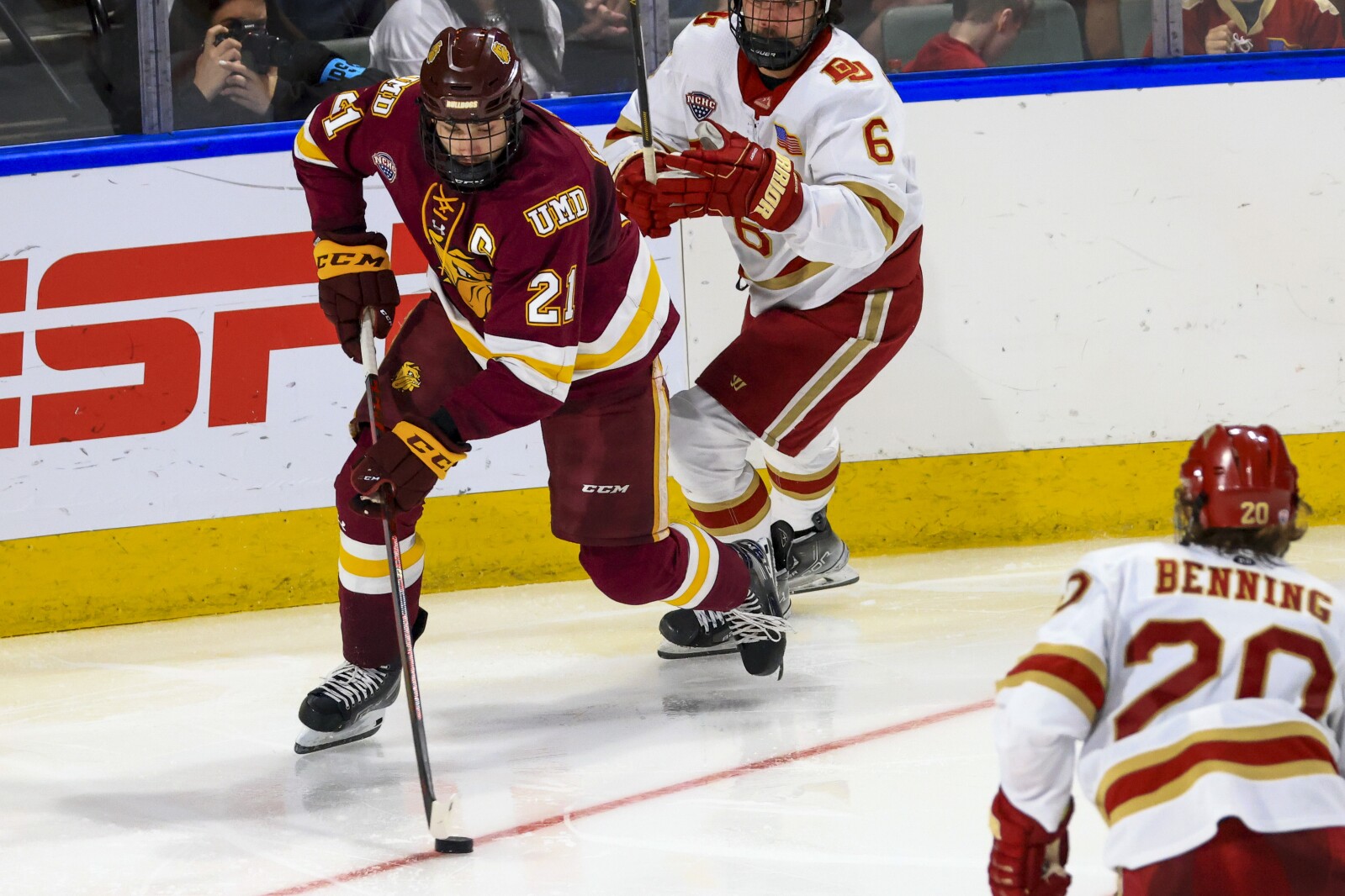 Minnesota Duluth plays Denver in regional final game in Loveland
