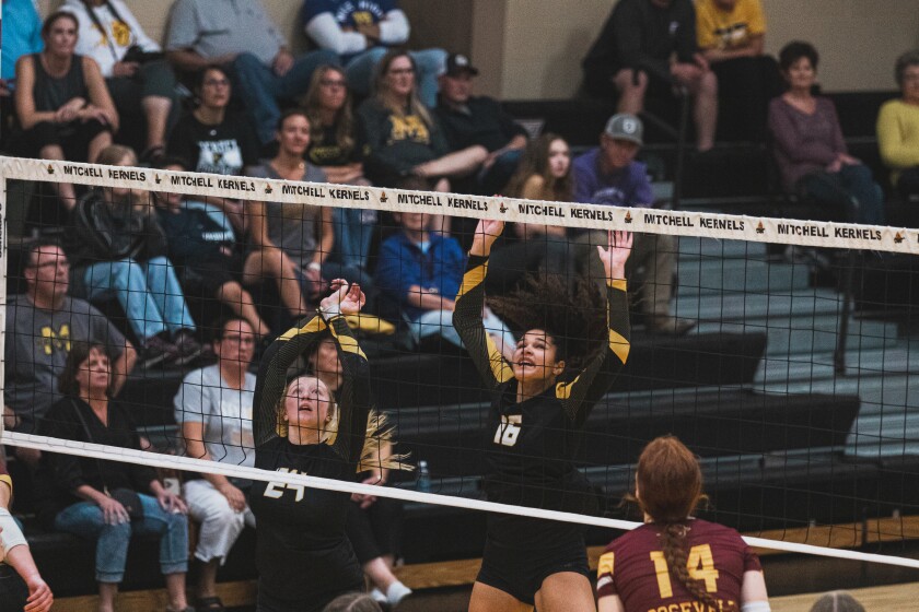 9-29-22VolleyballMitchellvsRoosevelt-35.jpg