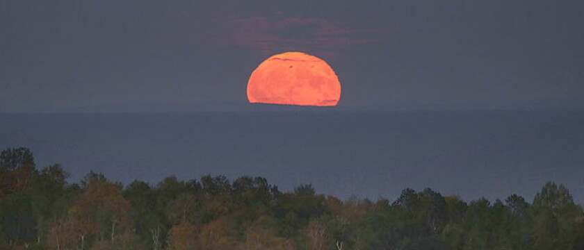 October moonrise