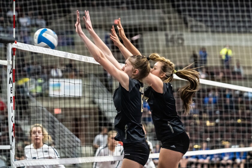 110421-volleyball-playoffs-7401.jpg