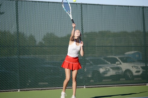 092722.S.WCT.CARDINALS.GIRLS.TENNIS.LAIDLAWSERVE.jpg