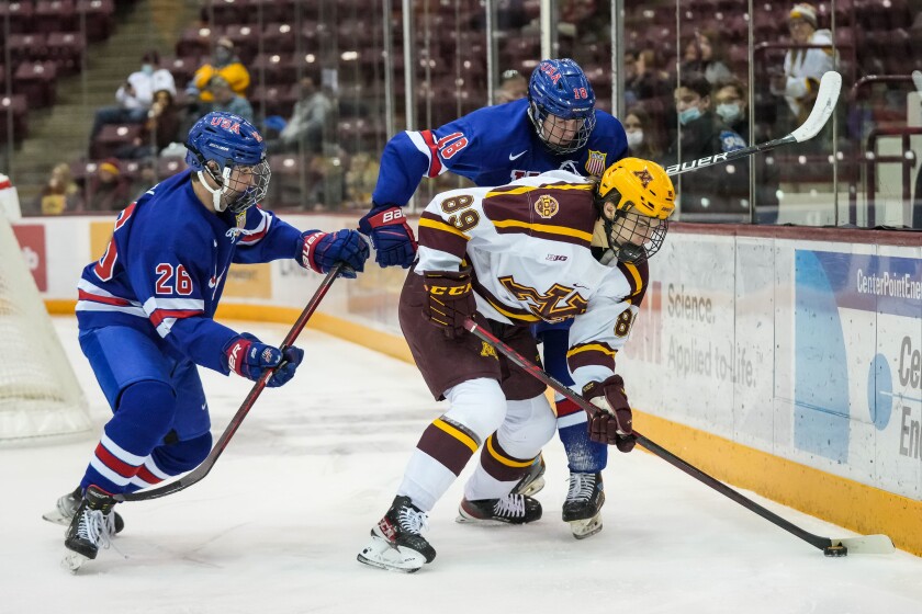 Minnesota Gophers forward Matthew Knies
