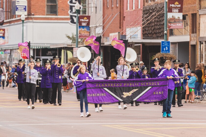 10-1-22DWUBlue&WhiteDaysParade-39.jpg