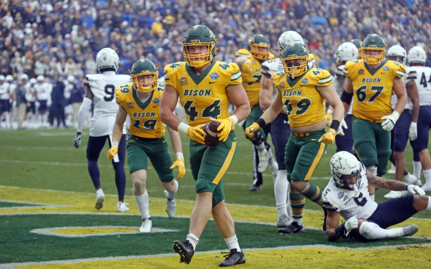 010922.S.FF.NDSUfootball
