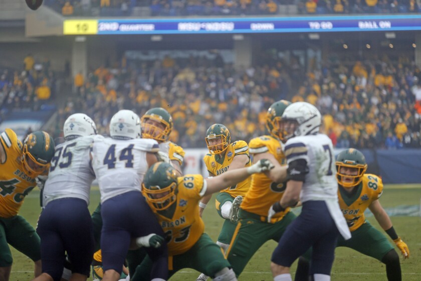 010922.S.FF.NDSUfootball