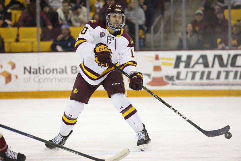 college men play hockey