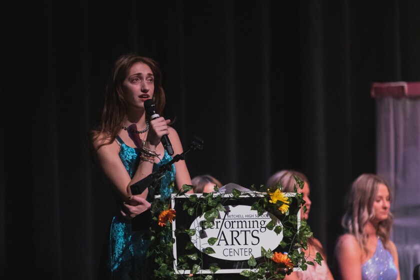 9-19-22HomecomingCoronation-1.jpg