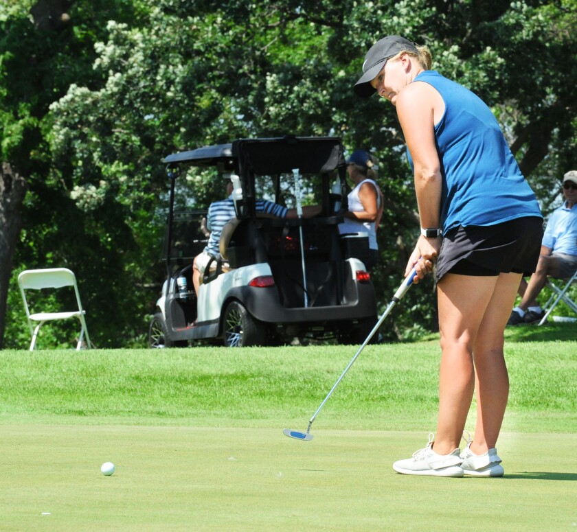Amanda O'Donnell knocks down a putt on the No. 6 green during he