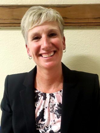 Headshot of Heidi Hahn