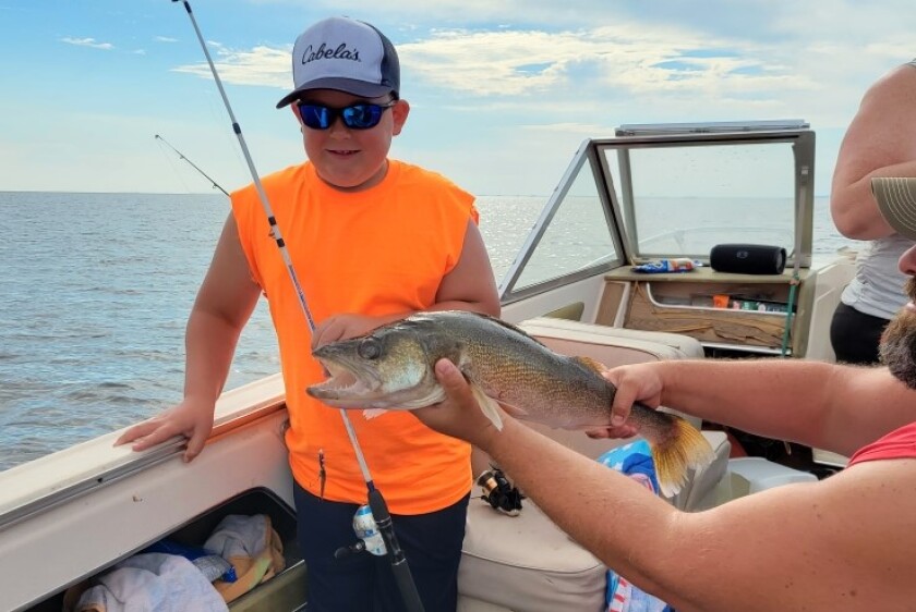Oliver Wallace 29,5 inch walleye.jpeg