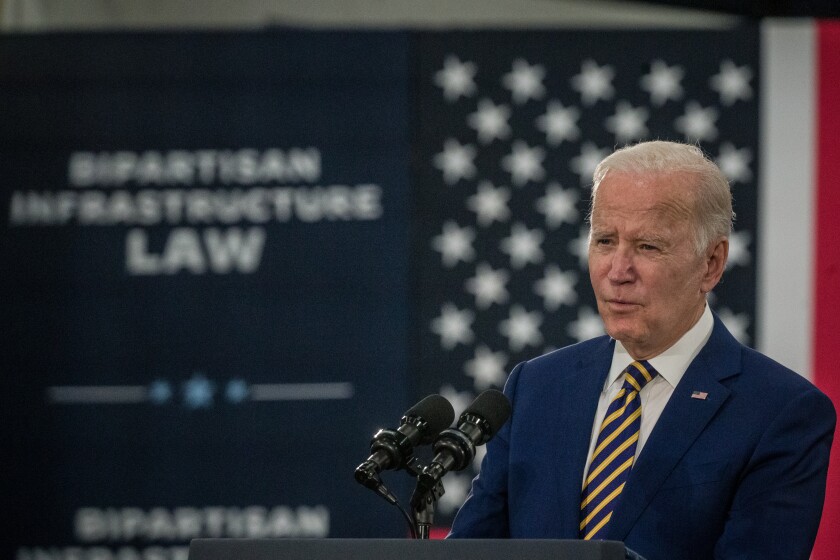 113021-BIDEN-VISIT-DAKOTA-COUNTY-02874.jpg