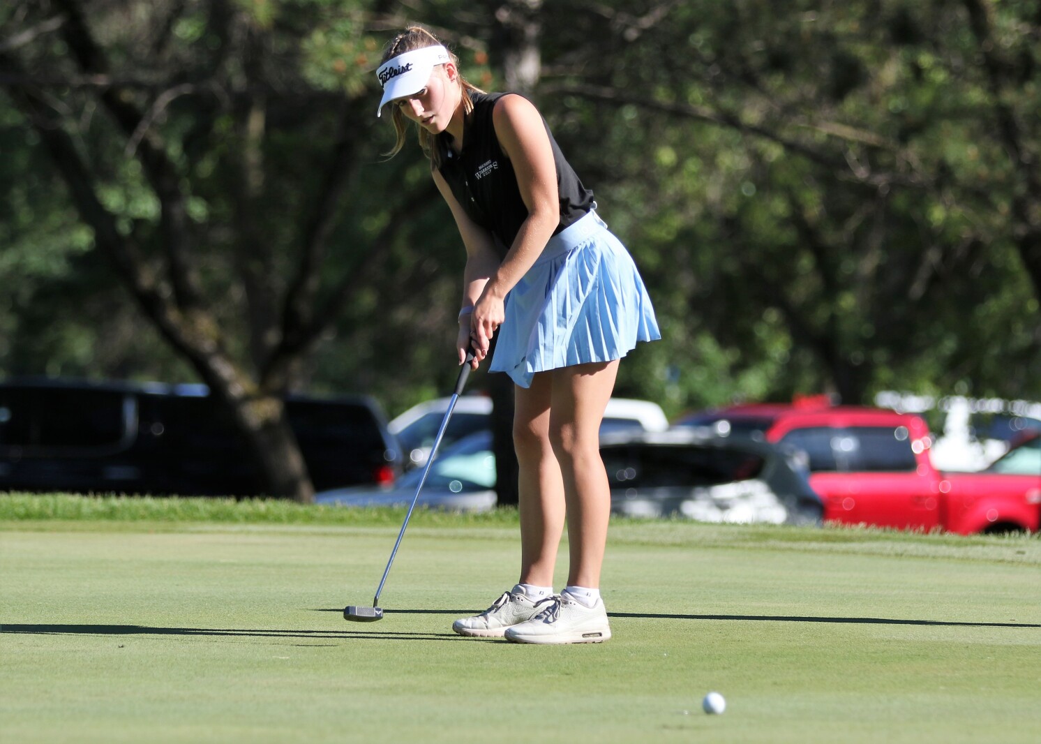 A golfer putts