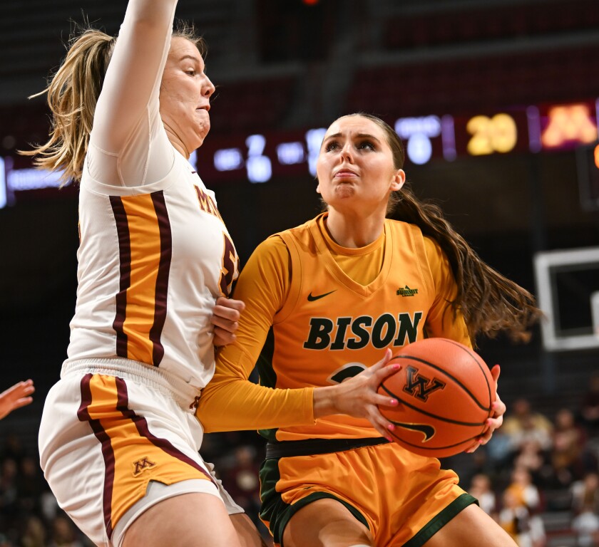 Elle Evans Gophers.jpg