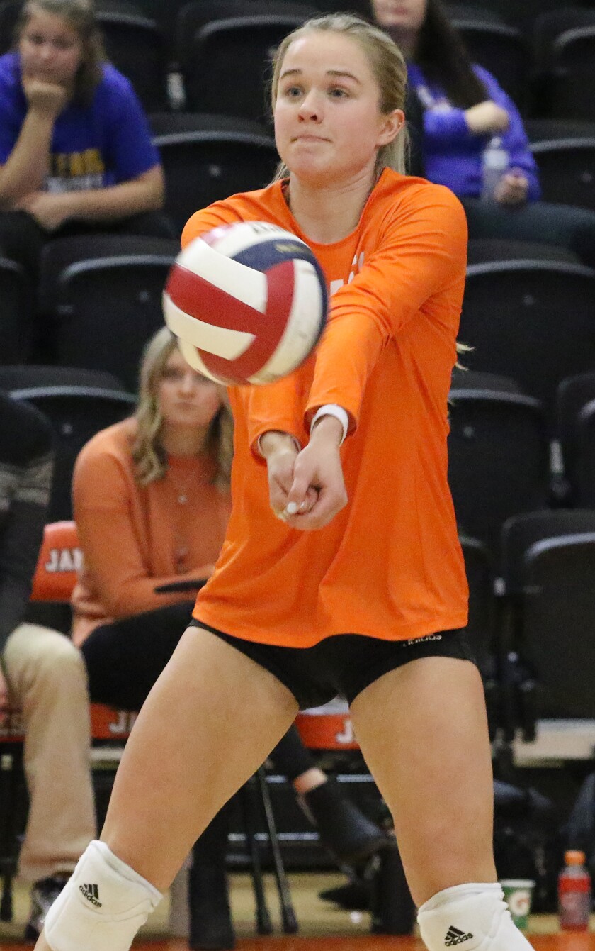 uj volleyball beyer return 102922.jpg