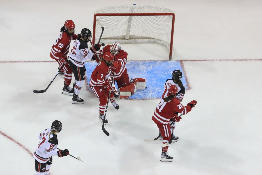 college women play ice hockey