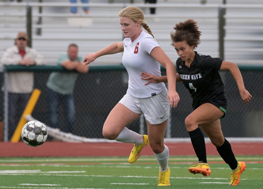092122 S GFH EGFGSOC LydiaOldenkamp SkylaRustad01.jpg