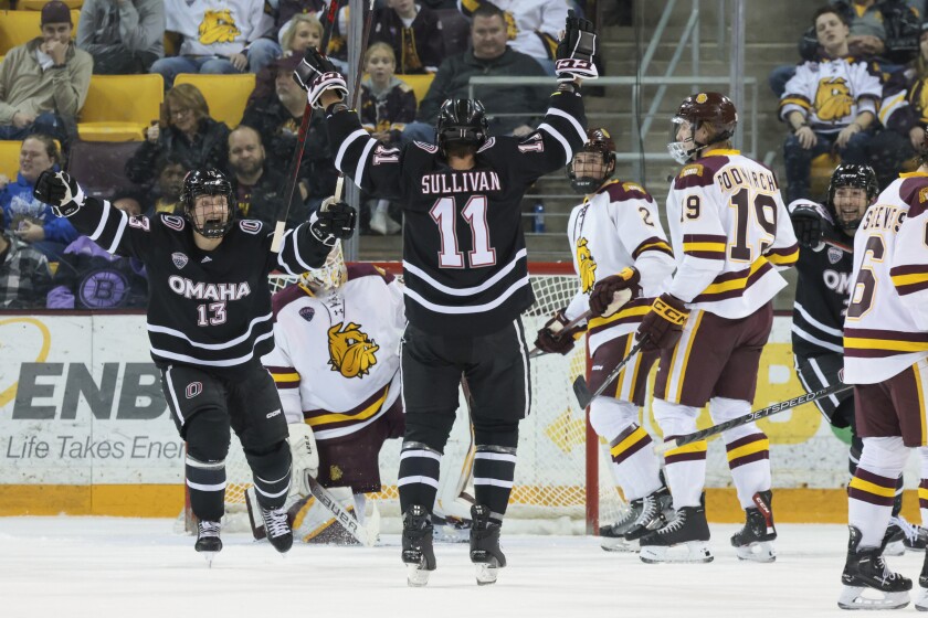 college men play hockey
