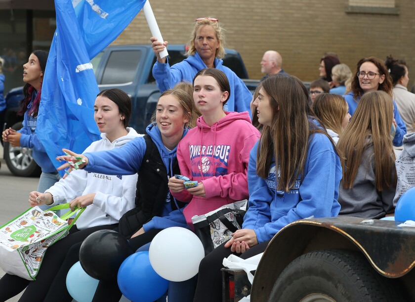 jhs homecoming parade volleyball 091622.jpg