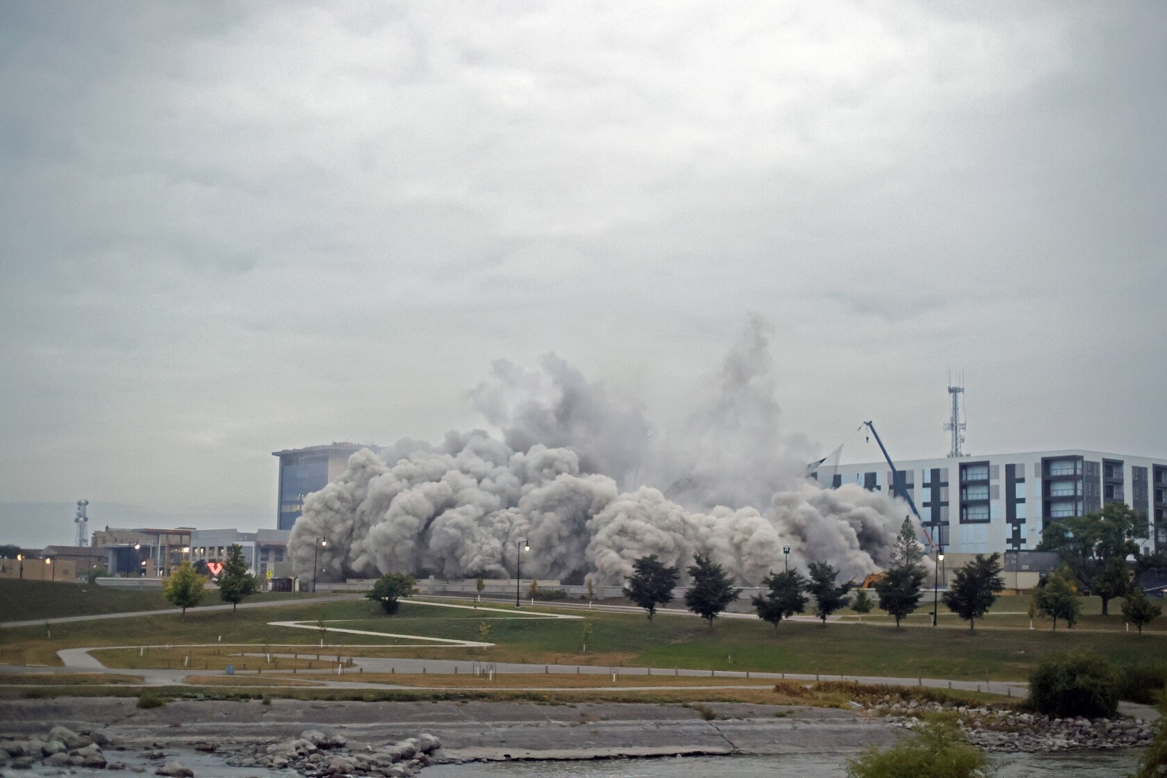 Photos and video: The implosion of Fargo's Lashkowitz High Rise ...