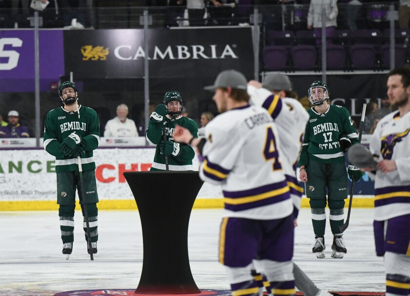 032322.S.BP.BSUMHKY-LOCKERROOM2.jpg