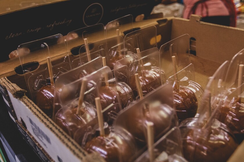 8-24-22WoolWorthCaramelApples-1.jpg