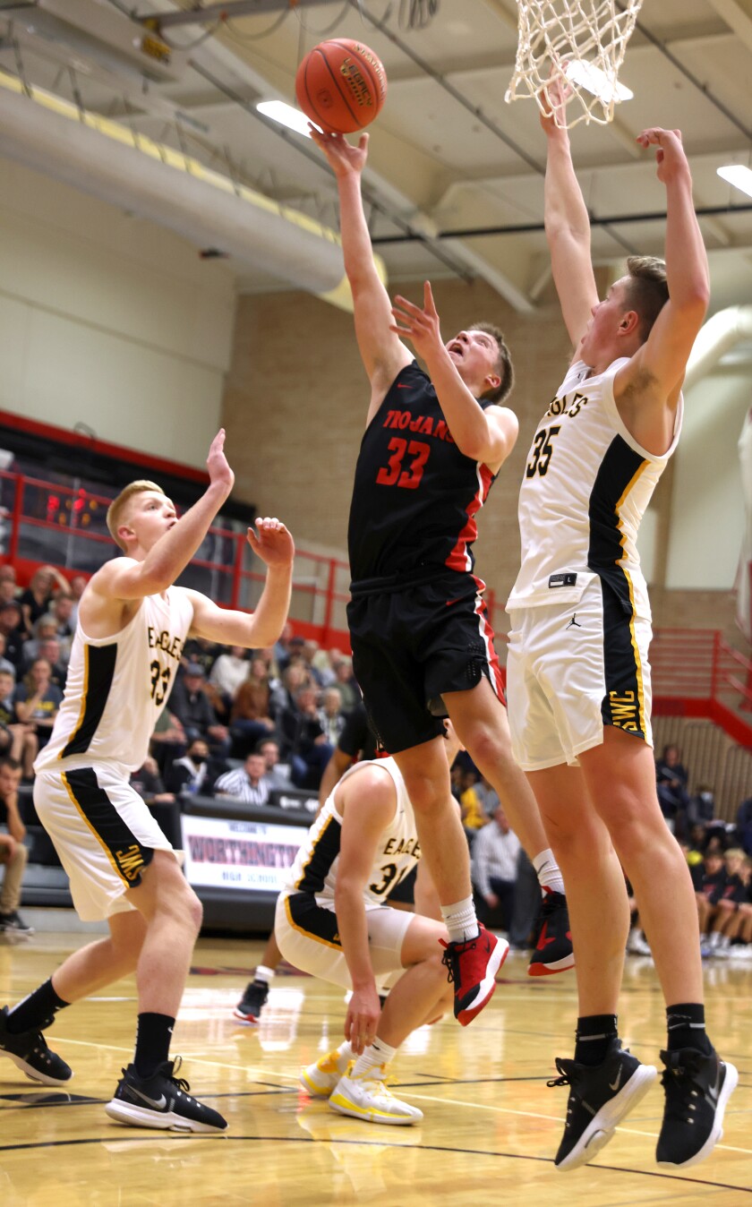 120221 N DG Worthington Trojans vs SWC Boys Basketball S2.jpg