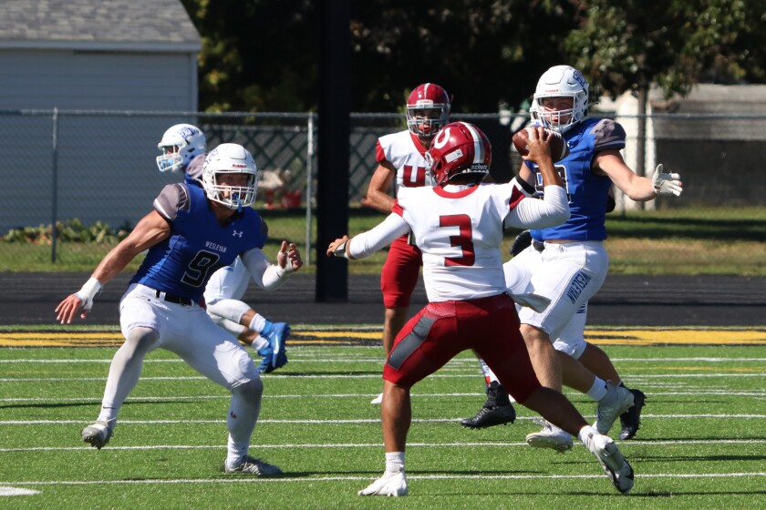092521.S.DR.DWUFOOTBALL.jpg