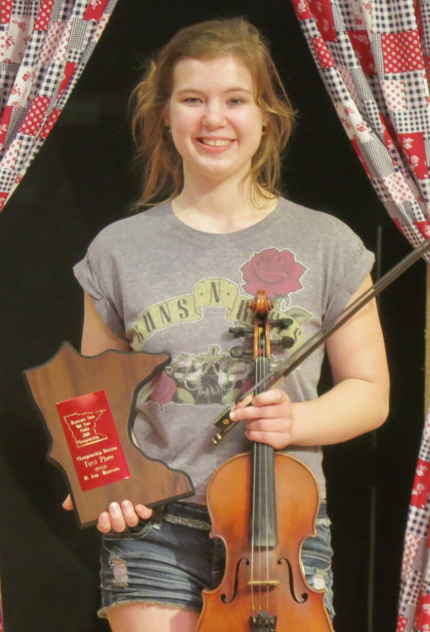 2771498+webSTANDALONE_OliviaSkajaFiddler.jpg